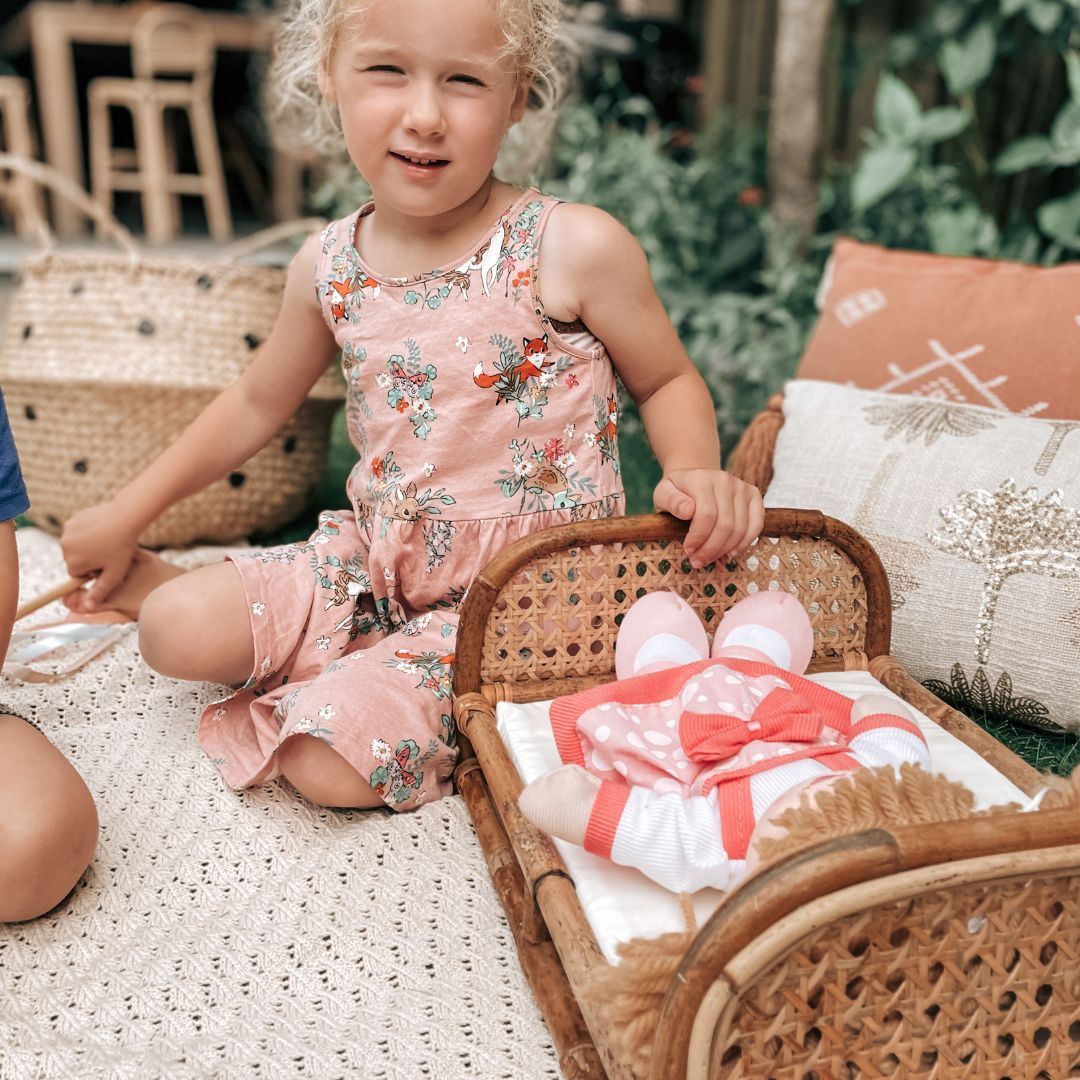 Rotan speelgoed poppenbed