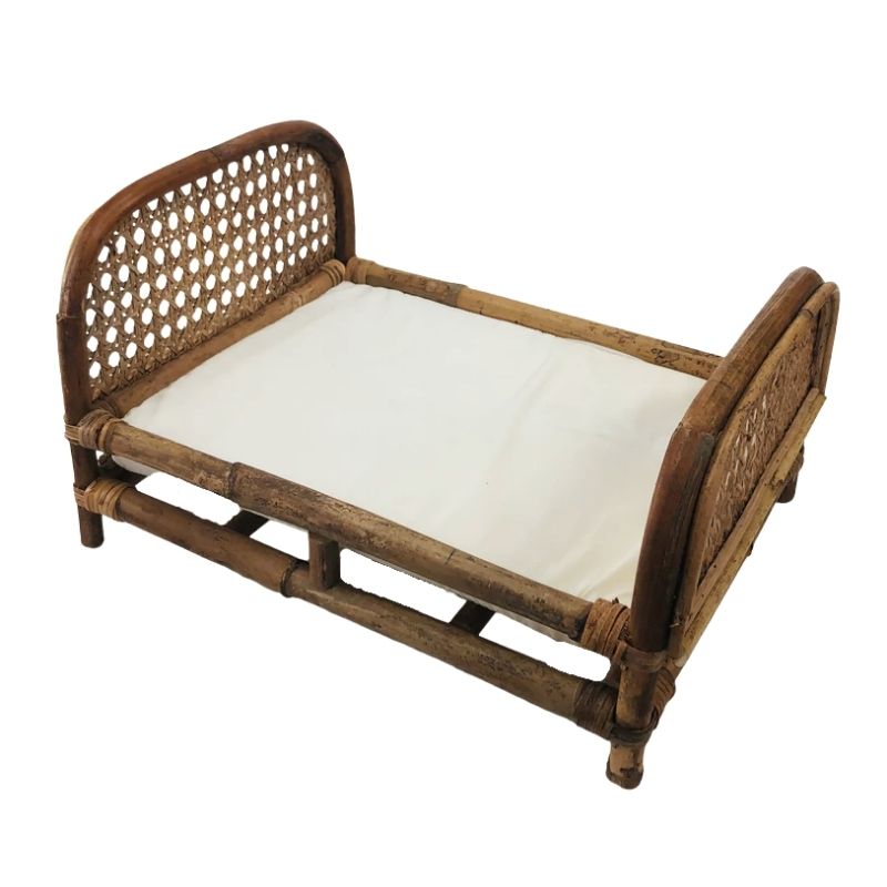 Vintage rotan poppenbed